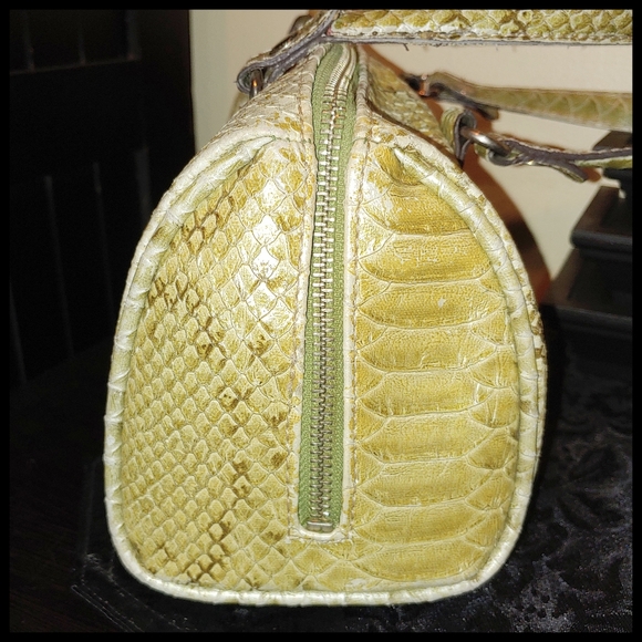 Liz Claiborne Green Snakeskin Print Handbag - Picture 7 of 10